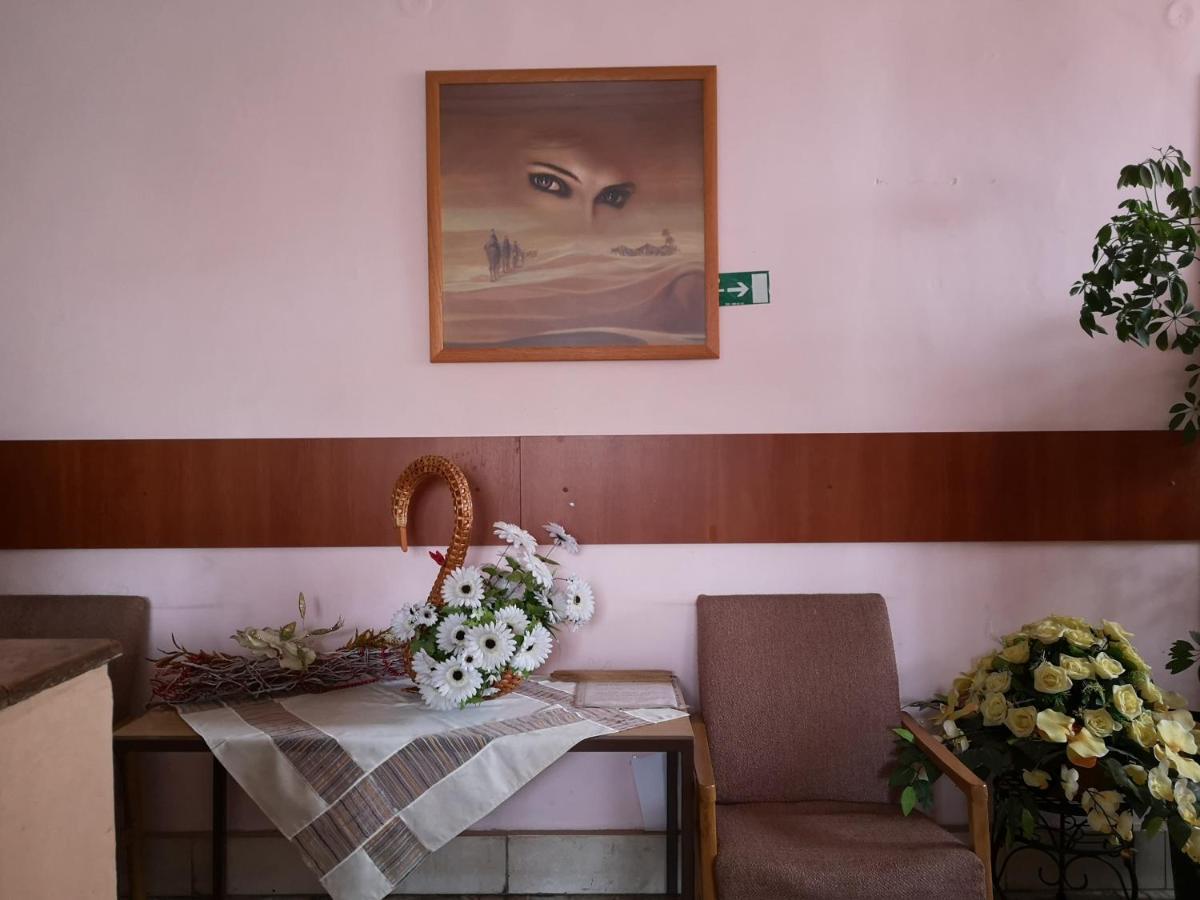 Biela Labut Hotell Michalovce Exteriör bild