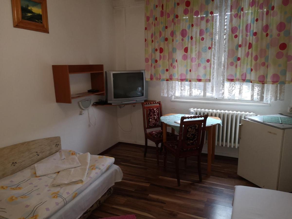 Biela Labut Hotell Michalovce Exteriör bild