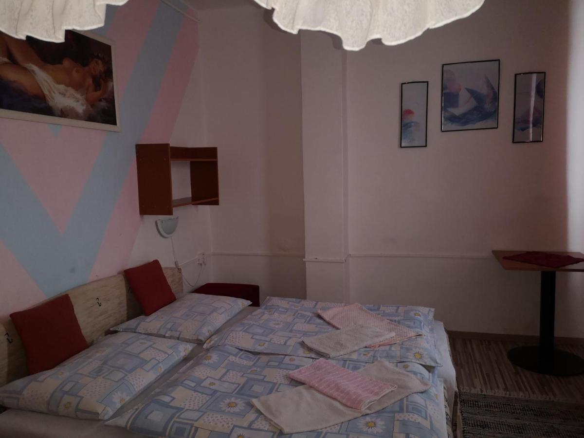 Biela Labut Hotell Michalovce Exteriör bild