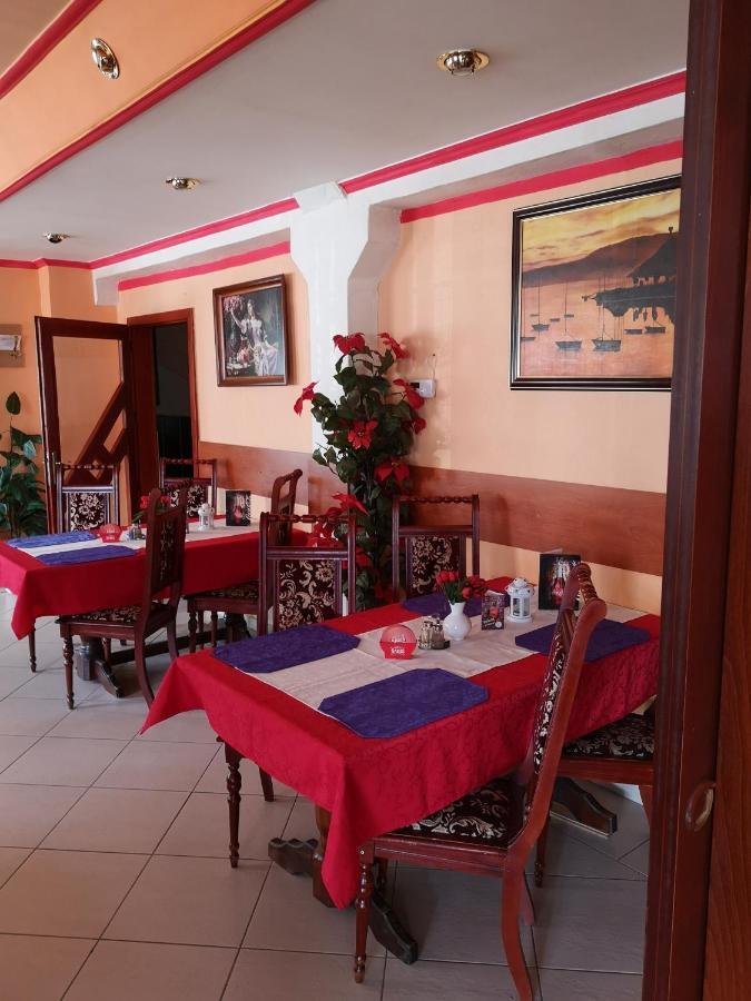 Biela Labut Hotell Michalovce Exteriör bild